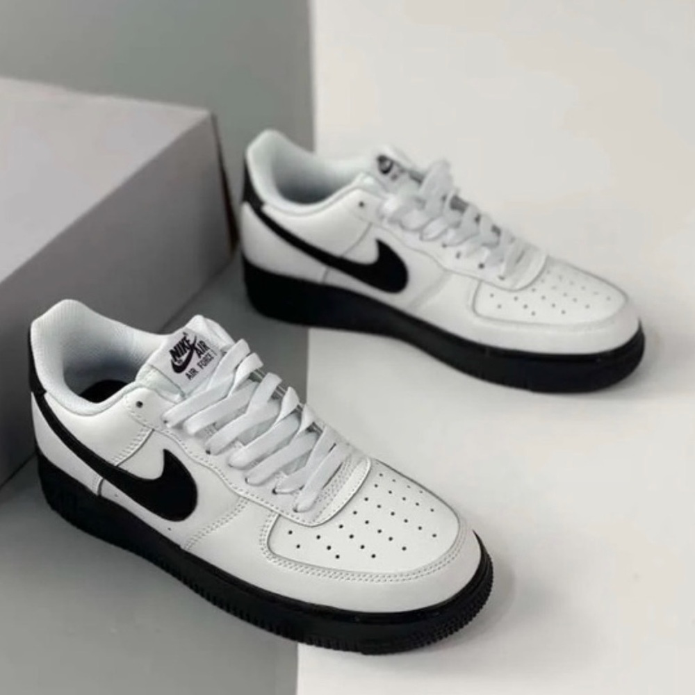 Nike Air Force 1 Low (White/Black) – Boys’ Size 6Y